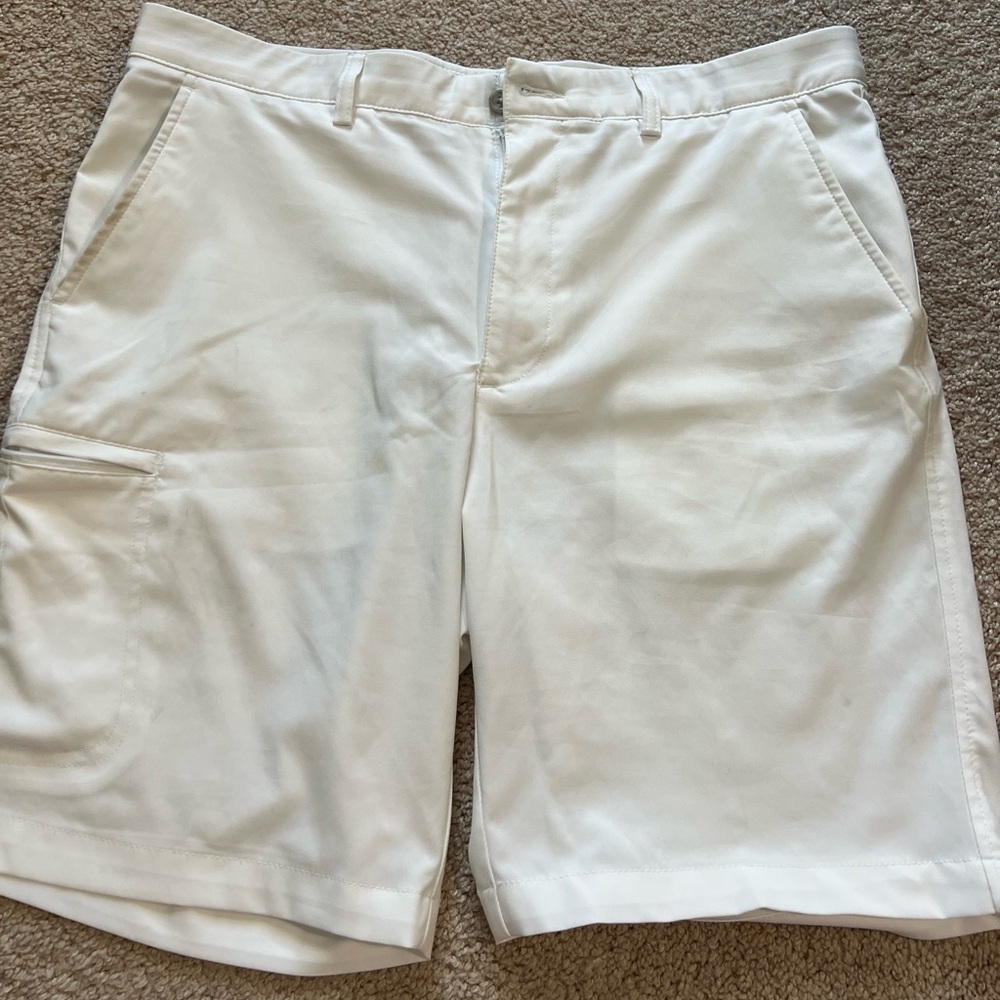 Men’s golf shorts size 34